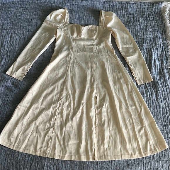 Dress - Picture 2 of 8